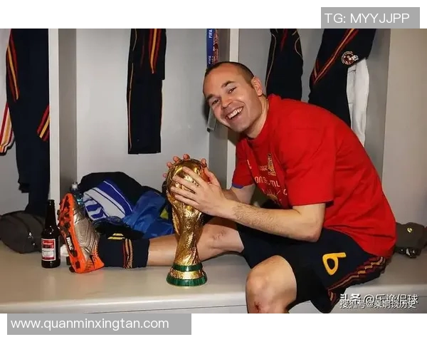 历届世界足球巨星风采回顾与荣誉成就一览