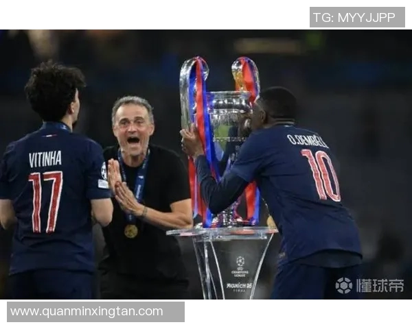 夜店狂欢中的足球明星与派对文化的完美碰撞 夜店狂欢中的足球明星与派对文化的完美碰撞